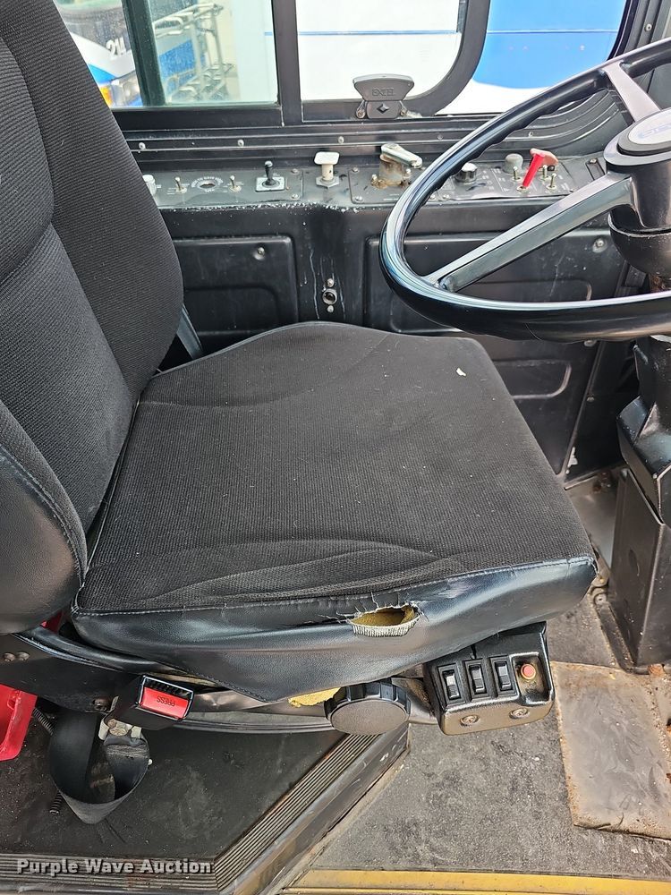 image for item DN8749 2007 Gillig  shuttle bus