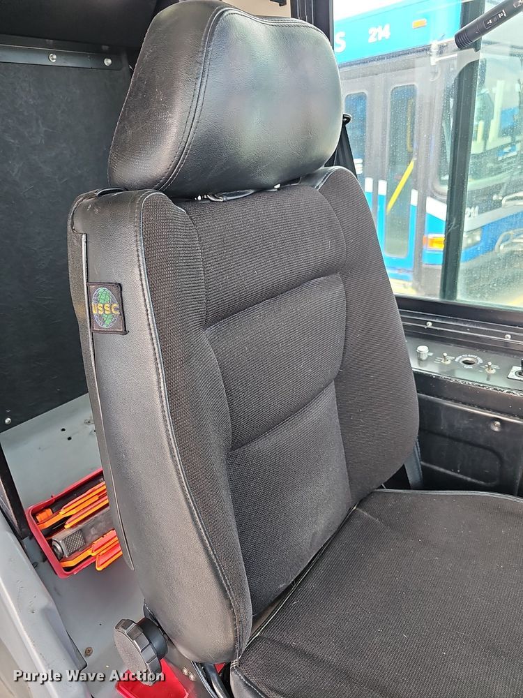 image for item DN8749 2007 Gillig  shuttle bus