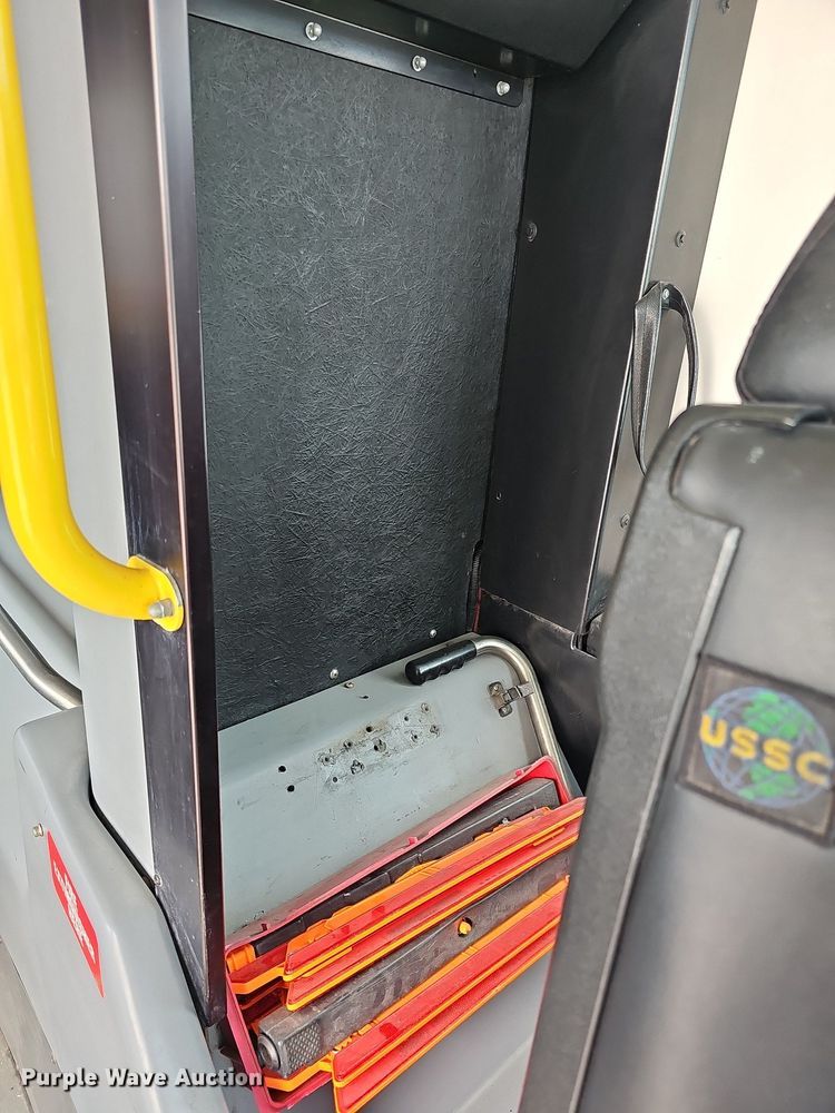 image for item DN8749 2007 Gillig  shuttle bus