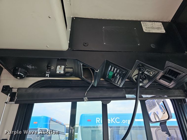 image for item DN8749 2007 Gillig  shuttle bus