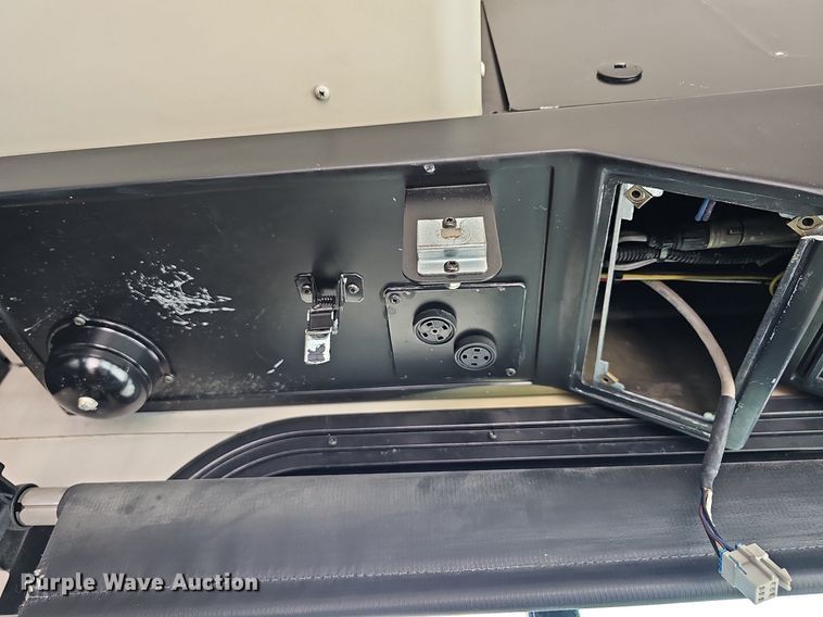 image for item DN8749 2007 Gillig  shuttle bus