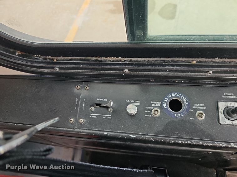 image for item DN8749 2007 Gillig  shuttle bus