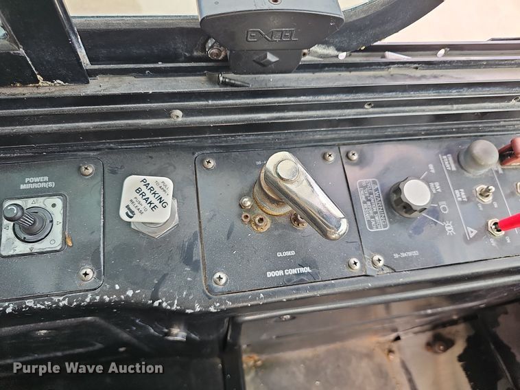 image for item DN8749 2007 Gillig  shuttle bus