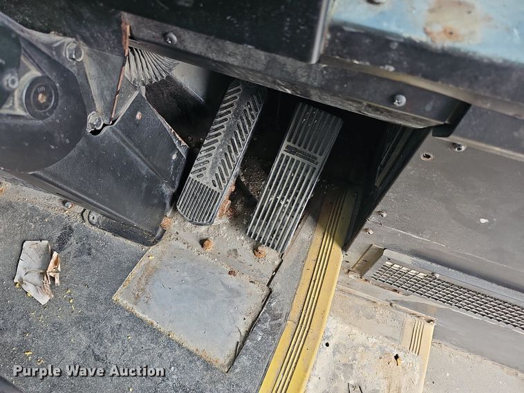 image for item DN8749 2007 Gillig  shuttle bus