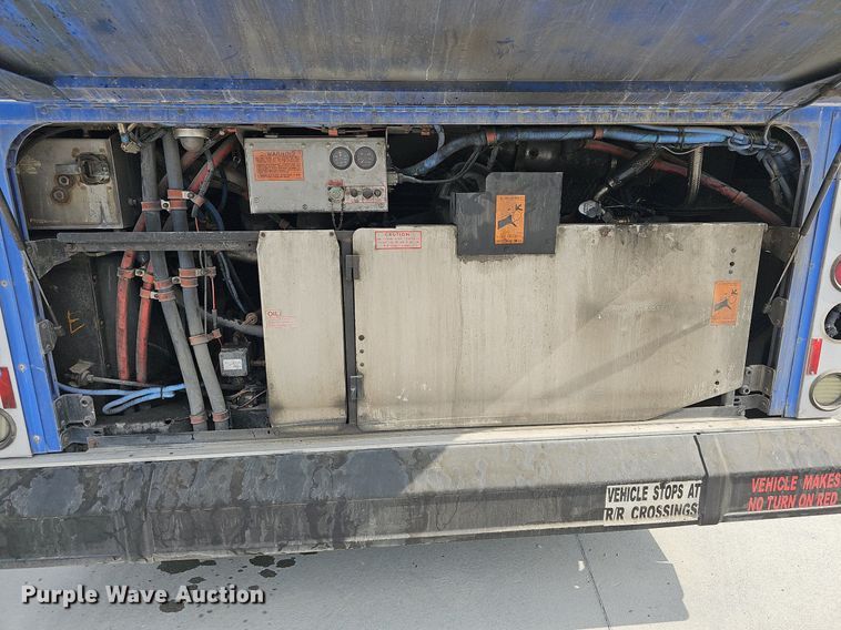 image for item DN8749 2007 Gillig  shuttle bus