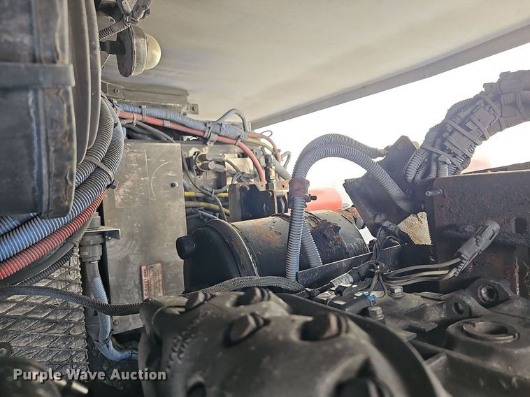 image for item DN8749 2007 Gillig  shuttle bus