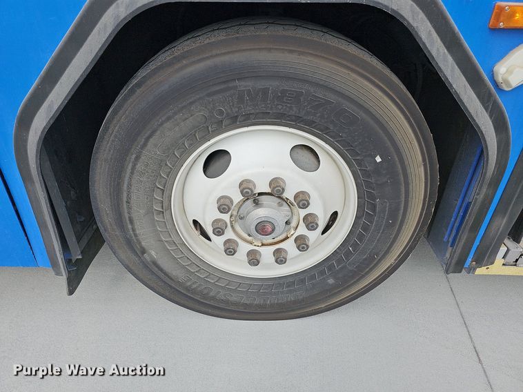 image for item DN8749 2007 Gillig  shuttle bus