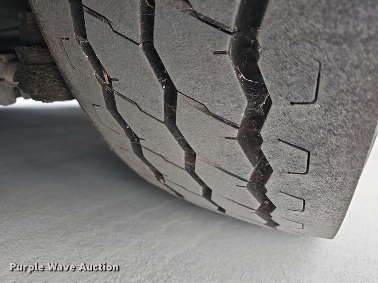 image for item DN8749 2007 Gillig  shuttle bus