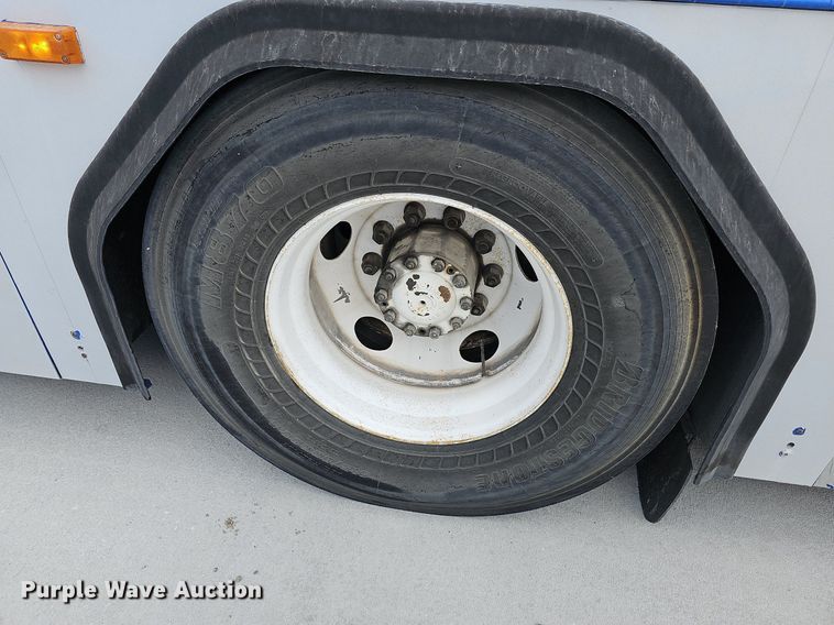 image for item DN8749 2007 Gillig  shuttle bus