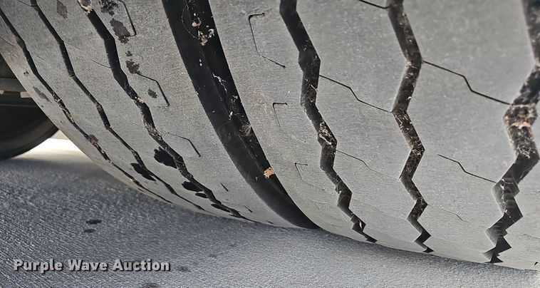 image for item DN8749 2007 Gillig  shuttle bus