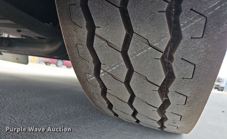 image for item DN8749 2007 Gillig  shuttle bus