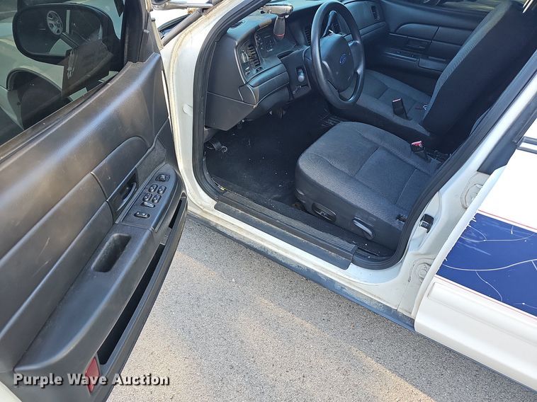 image for item DO1635 2007 Ford Crown Victoria Police Interceptor