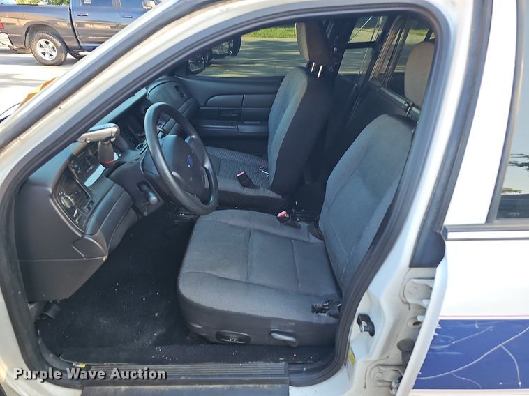 image for item DO1635 2007 Ford Crown Victoria Police Interceptor