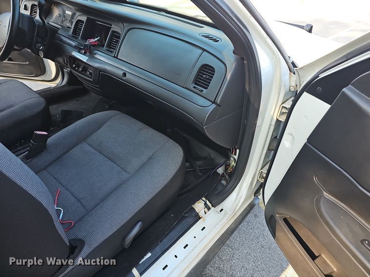 image for item DO1635 2007 Ford Crown Victoria Police Interceptor