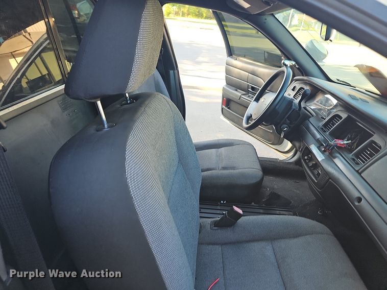 image for item DO1635 2007 Ford Crown Victoria Police Interceptor