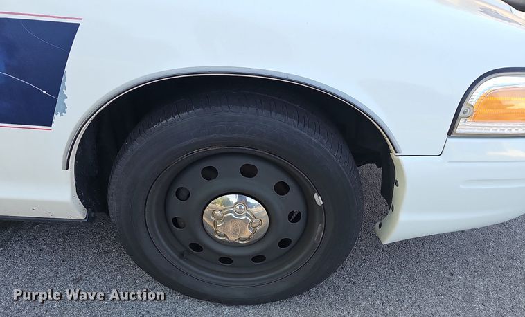 image for item DO1635 2007 Ford Crown Victoria Police Interceptor
