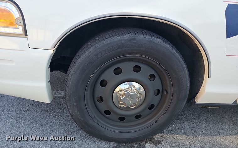 image for item DO1635 2007 Ford Crown Victoria Police Interceptor