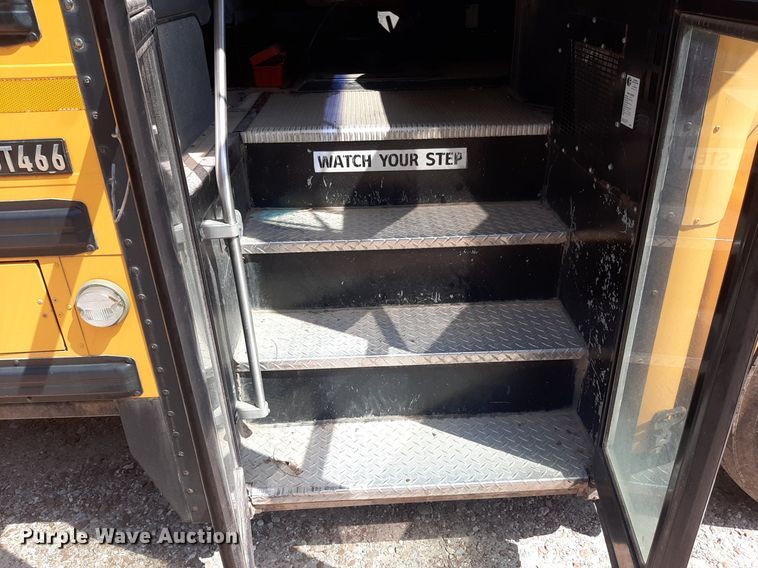 image for item DO3058 2002 International 3000  school bus