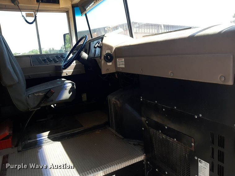 image for item DO3058 2002 International 3000  school bus