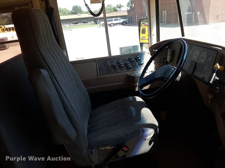 image for item DO3058 2002 International 3000  school bus