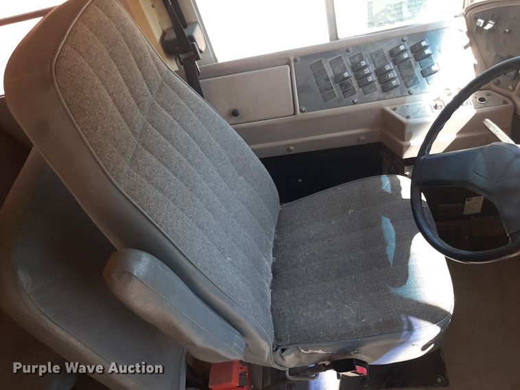 image for item DO3058 2002 International 3000  school bus