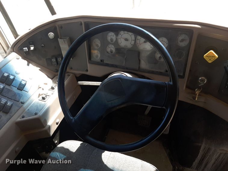 image for item DO3058 2002 International 3000  school bus