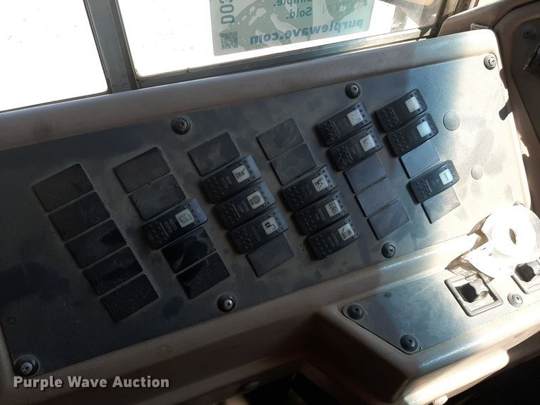 image for item DO3058 2002 International 3000  school bus