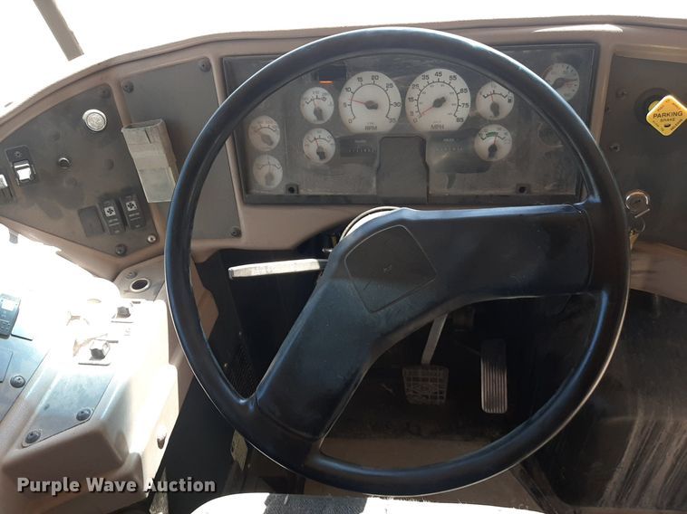 image for item DO3058 2002 International 3000  school bus