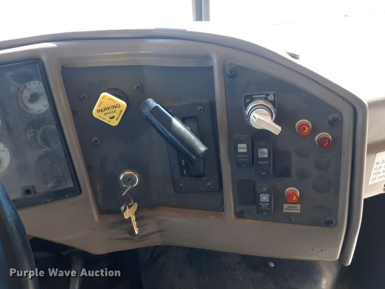 image for item DO3058 2002 International 3000  school bus