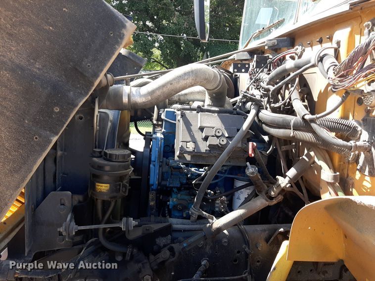 image for item DO3058 2002 International 3000  school bus