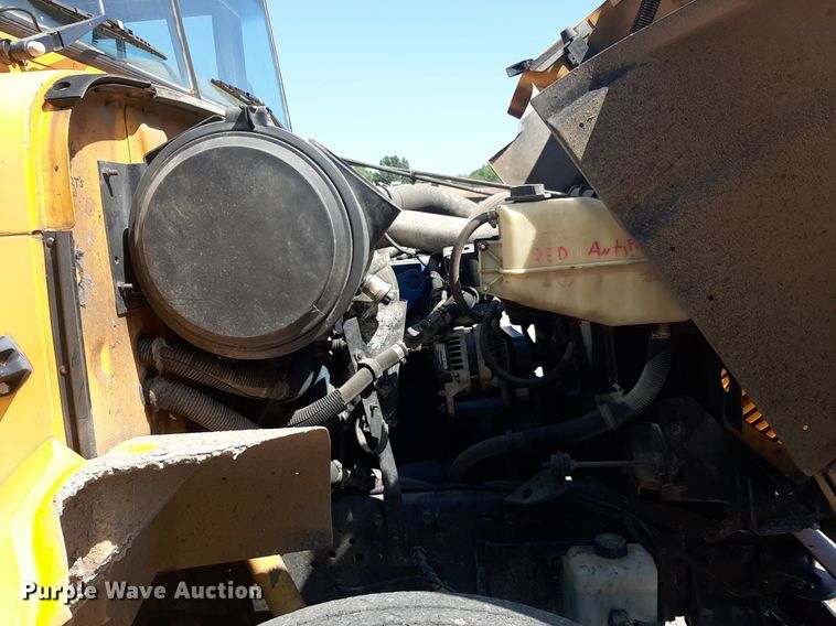 image for item DO3058 2002 International 3000  school bus