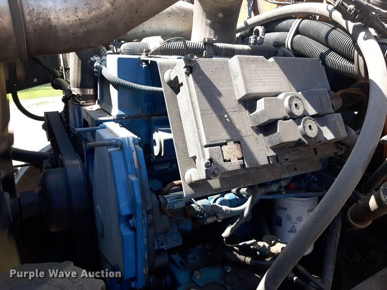 image for item DO3058 2002 International 3000  school bus