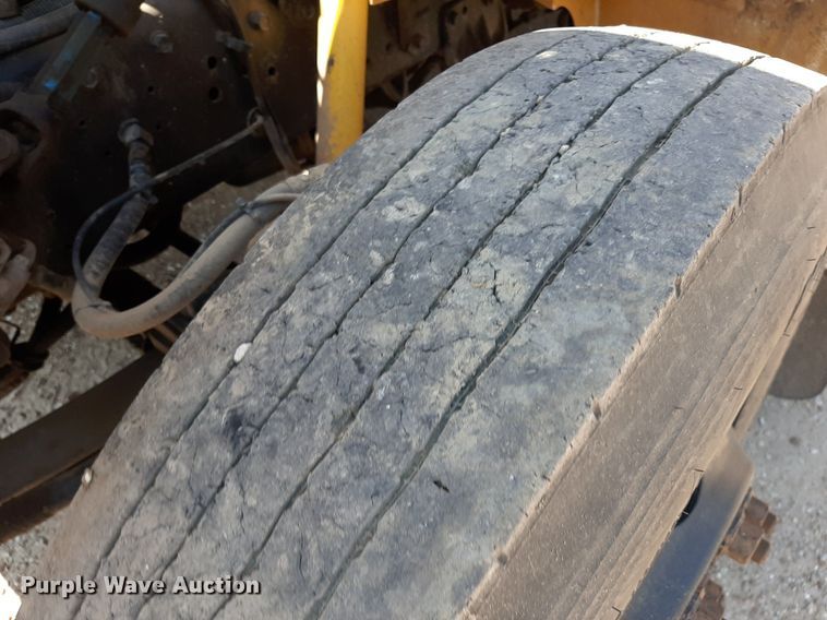 image for item DO3058 2002 International 3000  school bus