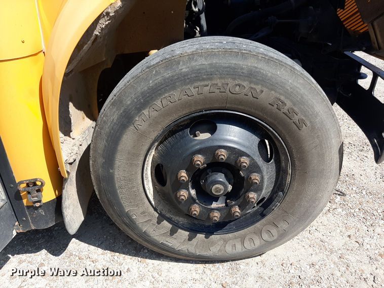 image for item DO3058 2002 International 3000  school bus