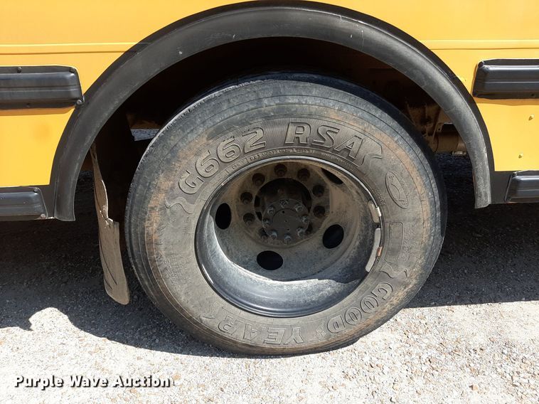 image for item DO3058 2002 International 3000  school bus