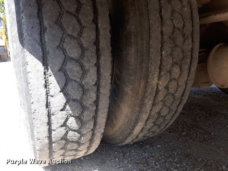 image for item DO3058 2002 International 3000  school bus