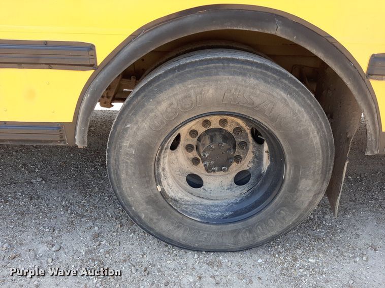 image for item DO3058 2002 International 3000  school bus