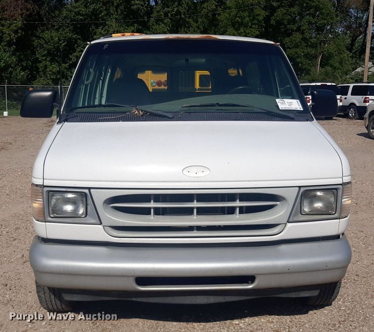 image for item DO3060 2002 Ford E150 XL  van
