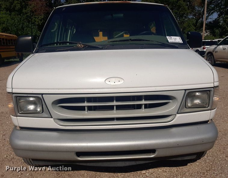 image for item DO3060 2002 Ford E150 XL  van