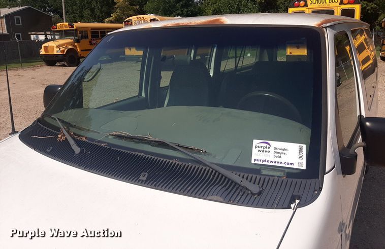 image for item DO3060 2002 Ford E150 XL  van