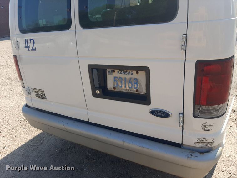 image for item DO3060 2002 Ford E150 XL  van