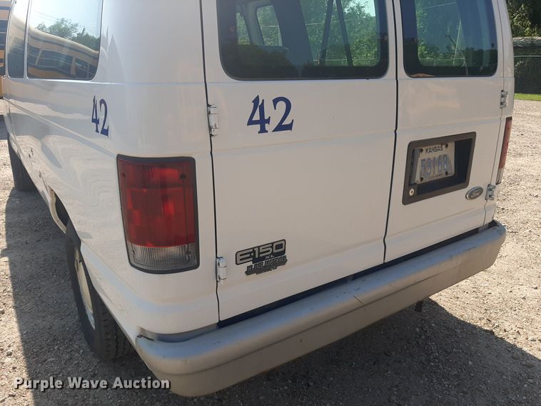 image for item DO3060 2002 Ford E150 XL  van