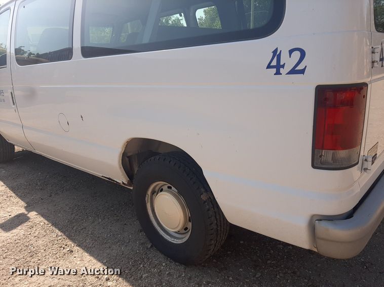 image for item DO3060 2002 Ford E150 XL  van