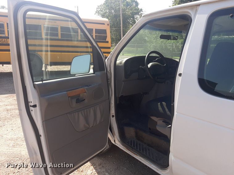 image for item DO3060 2002 Ford E150 XL  van