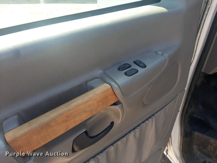 image for item DO3060 2002 Ford E150 XL  van