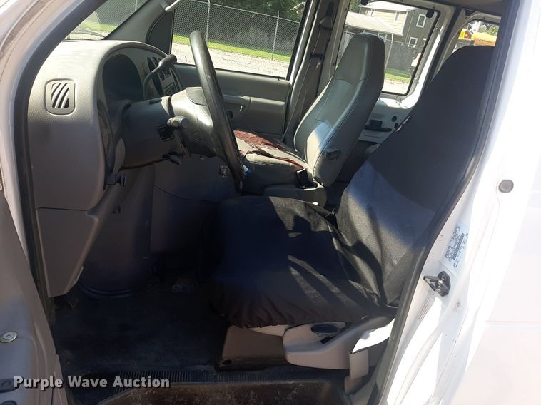 image for item DO3060 2002 Ford E150 XL  van