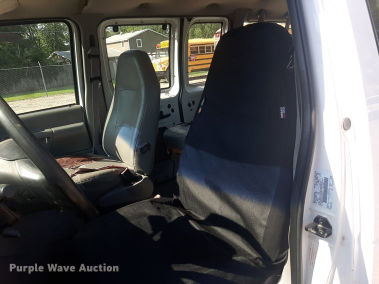 image for item DO3060 2002 Ford E150 XL  van