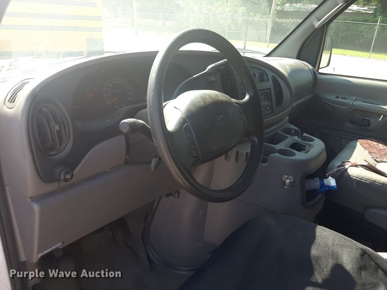 image for item DO3060 2002 Ford E150 XL  van