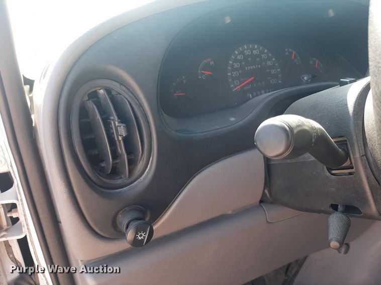 image for item DO3060 2002 Ford E150 XL  van