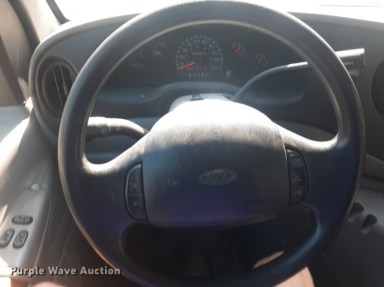 image for item DO3060 2002 Ford E150 XL  van